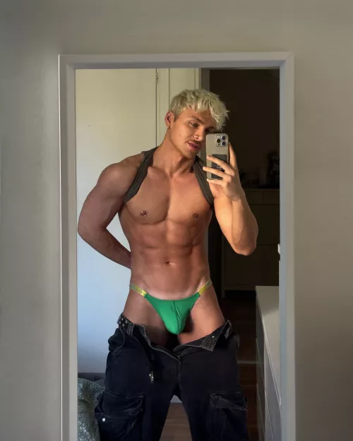 Hey there 👋 this is me. Check my profile 😛