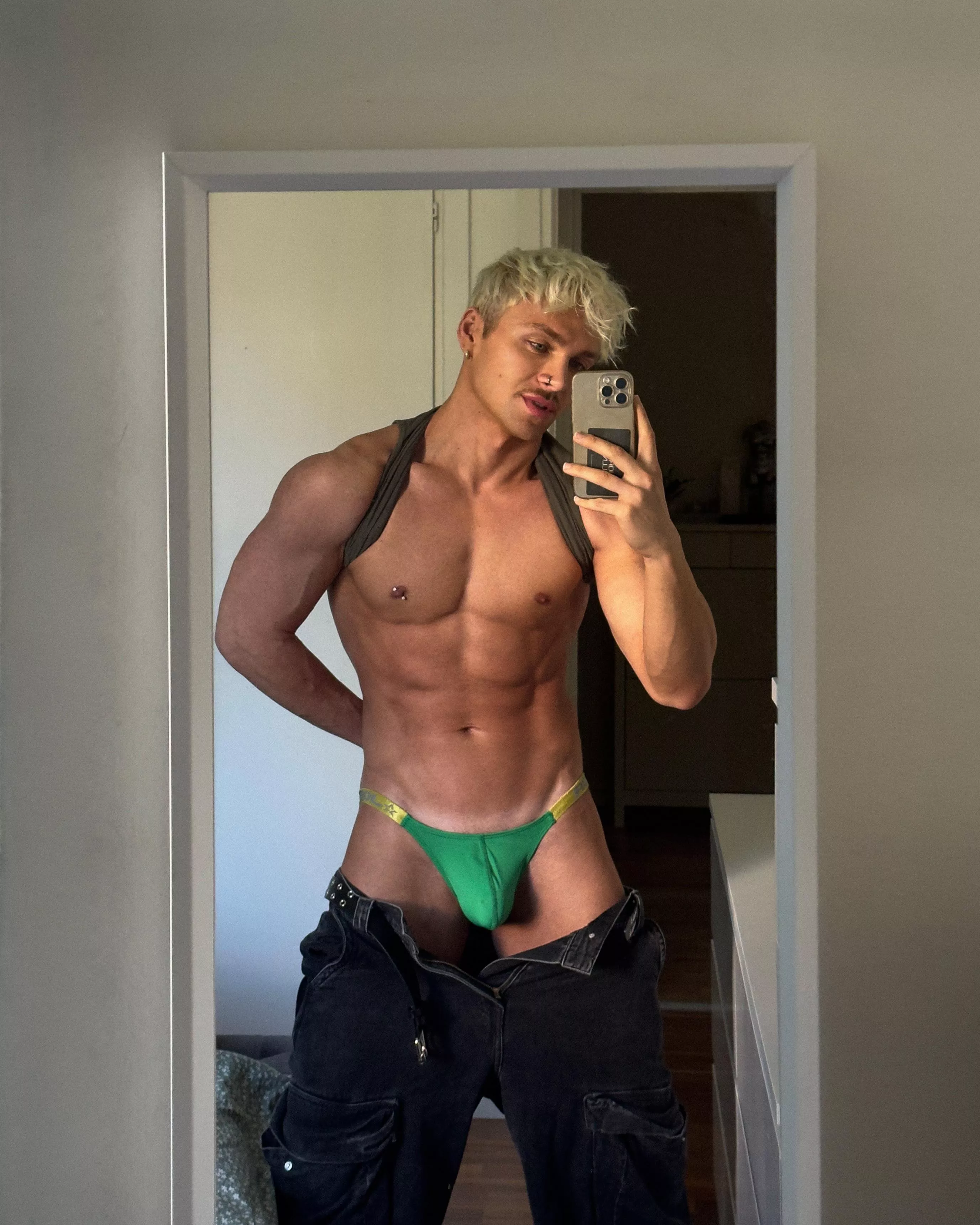 Hey there 👋 this is me. Check my profile 😛