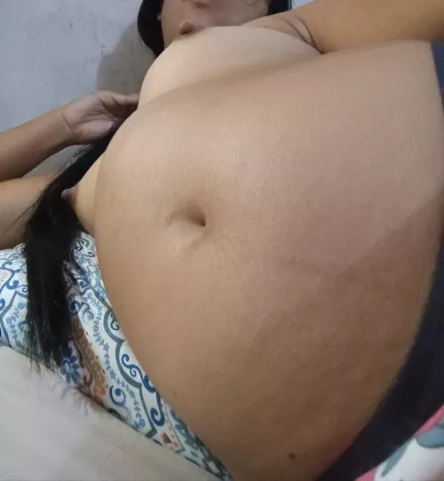 I am a cute girl pregnant for the first time, looking for a good daddy who will love my pregnancy 