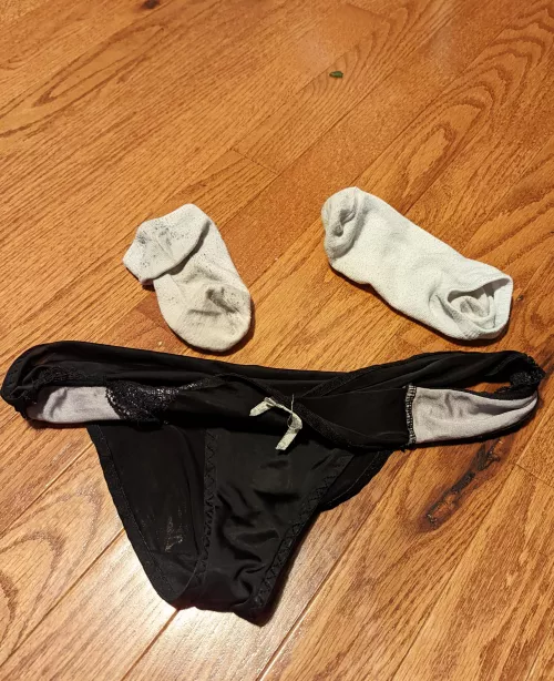 I love leaving my dirty socks and panties on the floor for you to find later