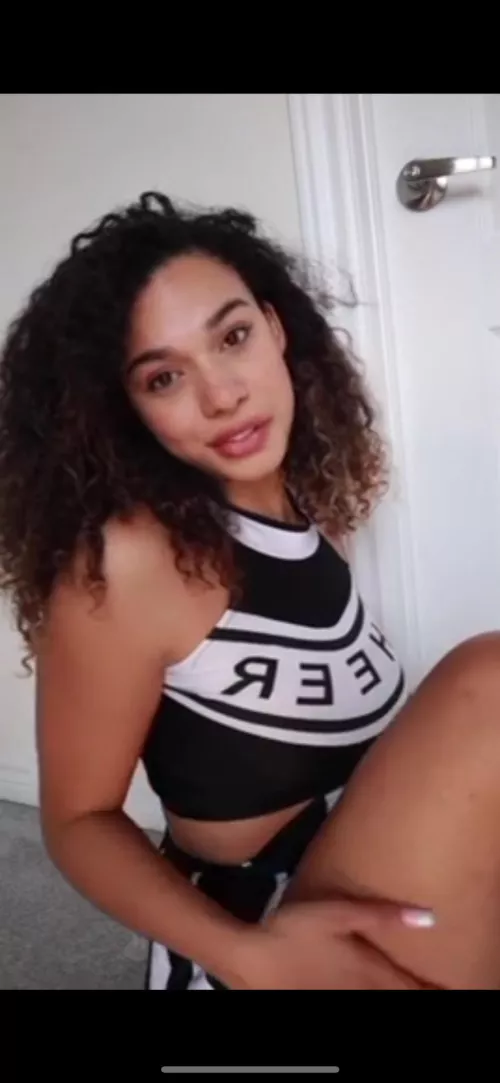 I need to know who she is it’s a joi video