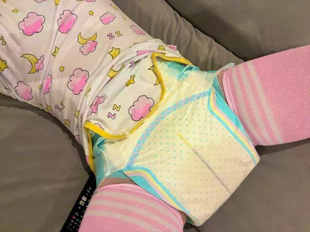 I wanna be caged and padded with someone so bad 🫠