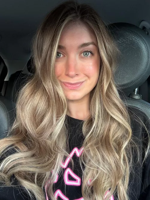 Just got a little blonde put in my hair, lemme know what you think 😘