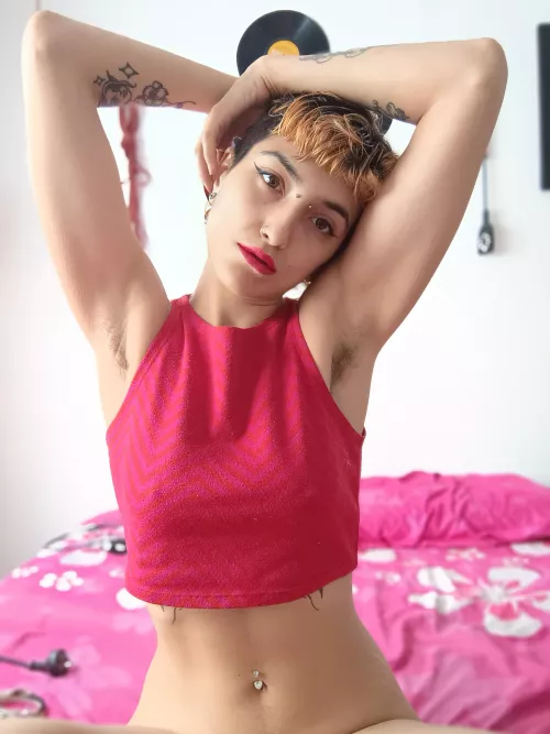 Lick my hairy armpits 