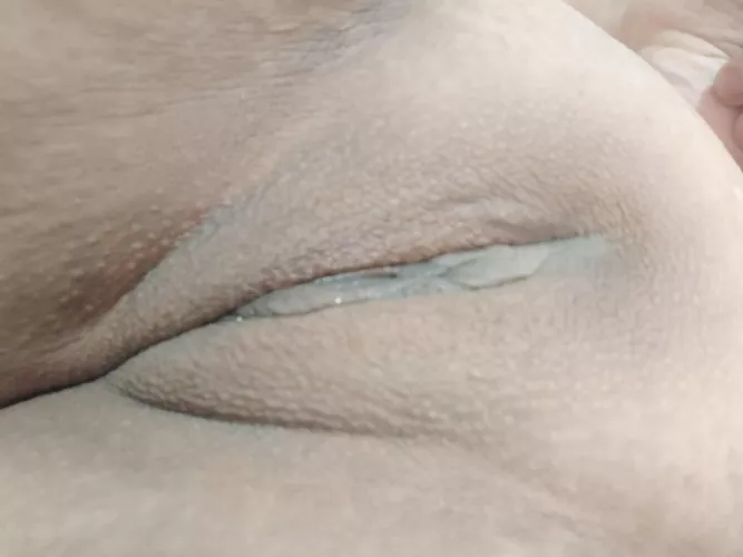 Looking (f)or someone to eat me out tonight 😗