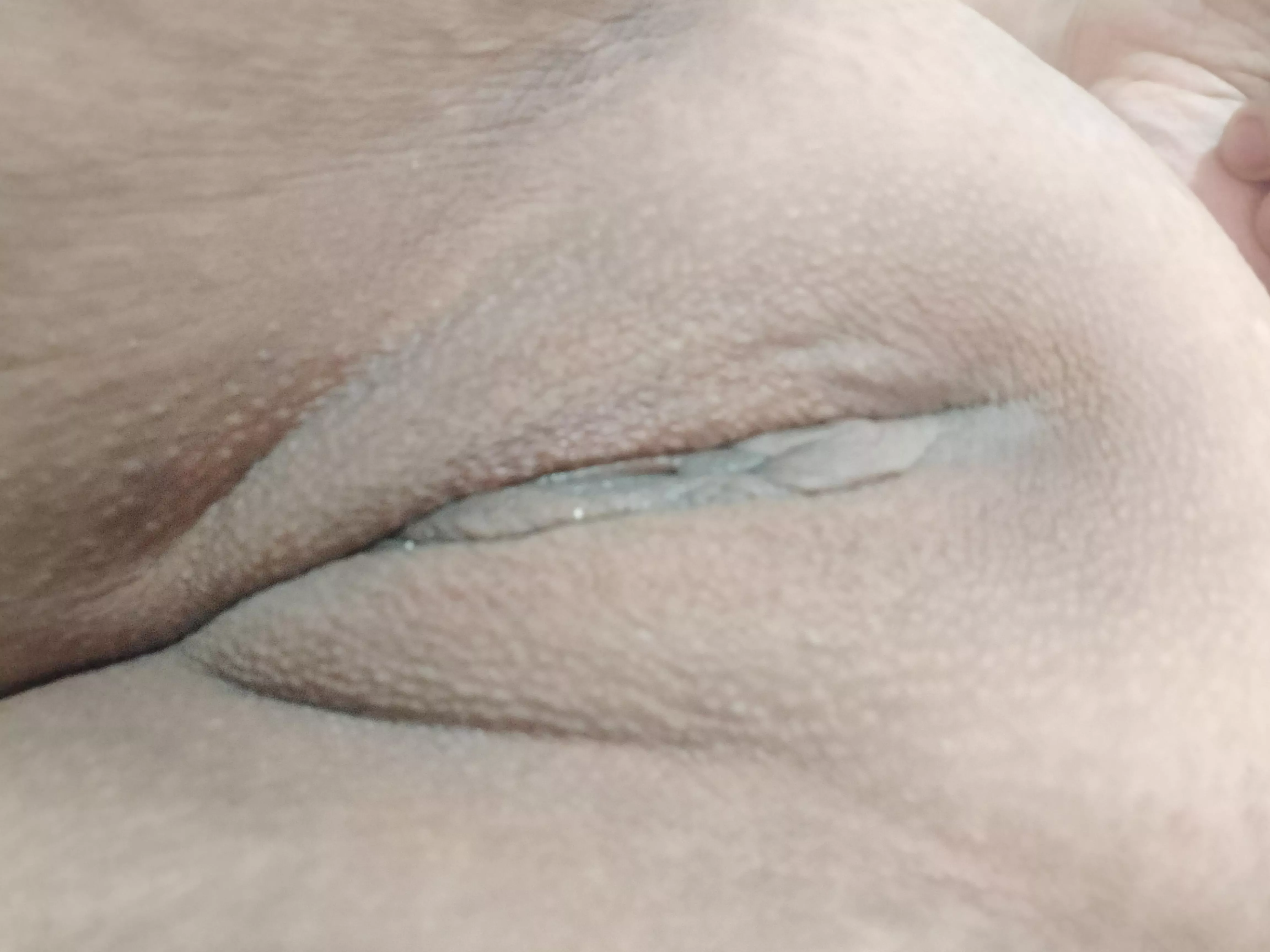 Looking (f)or someone to eat me out tonight 😗