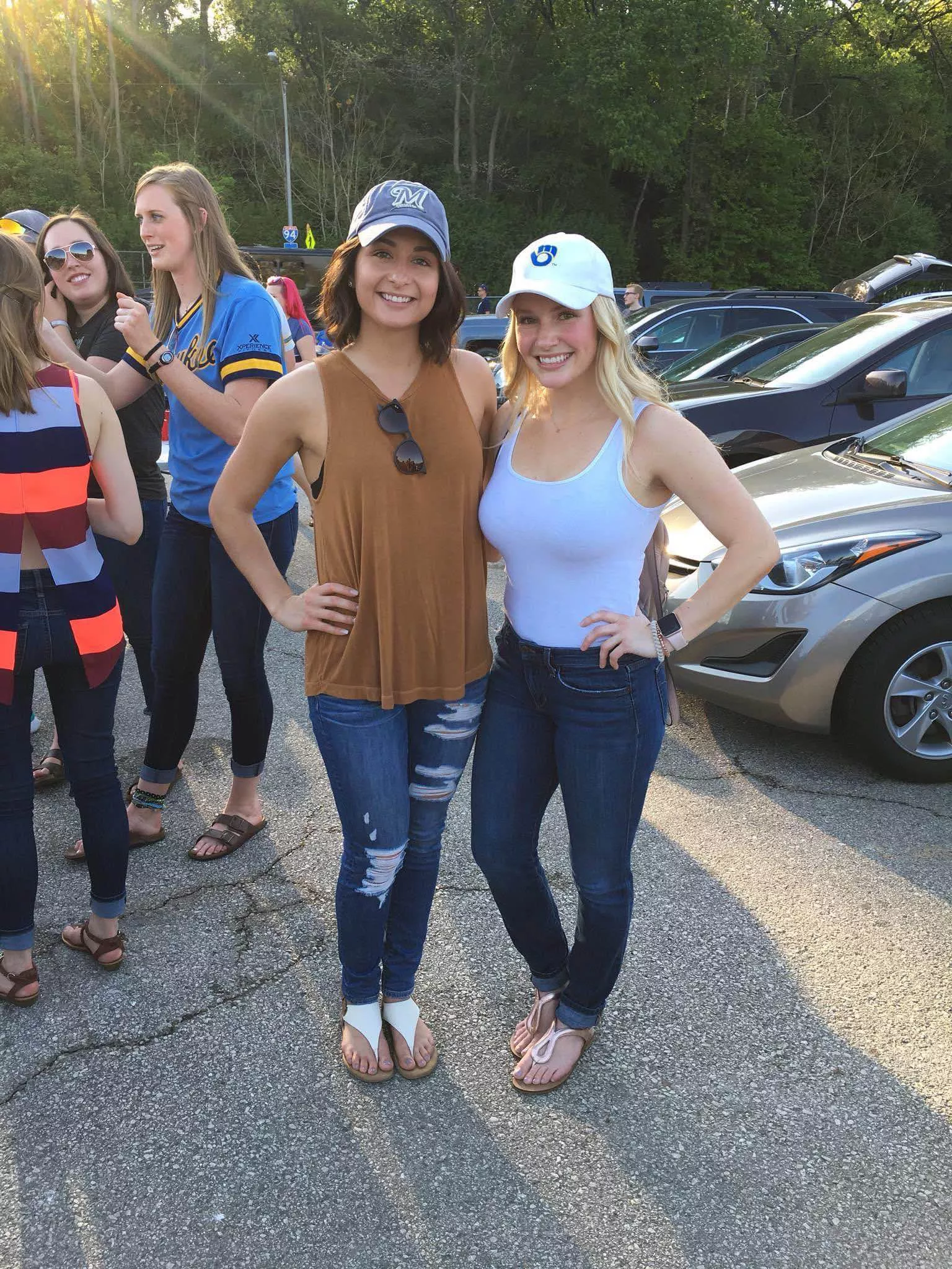 Looking to find someone to jerk to girls with 