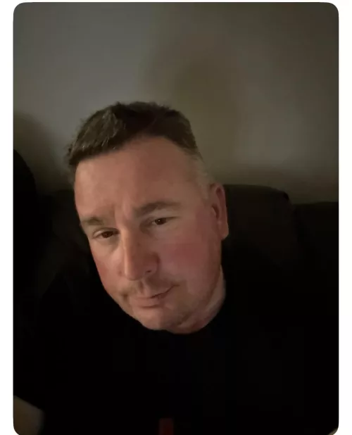 Love hot str8 friends. Bi curious types. 51 daddy   Come chill   Be 18-24