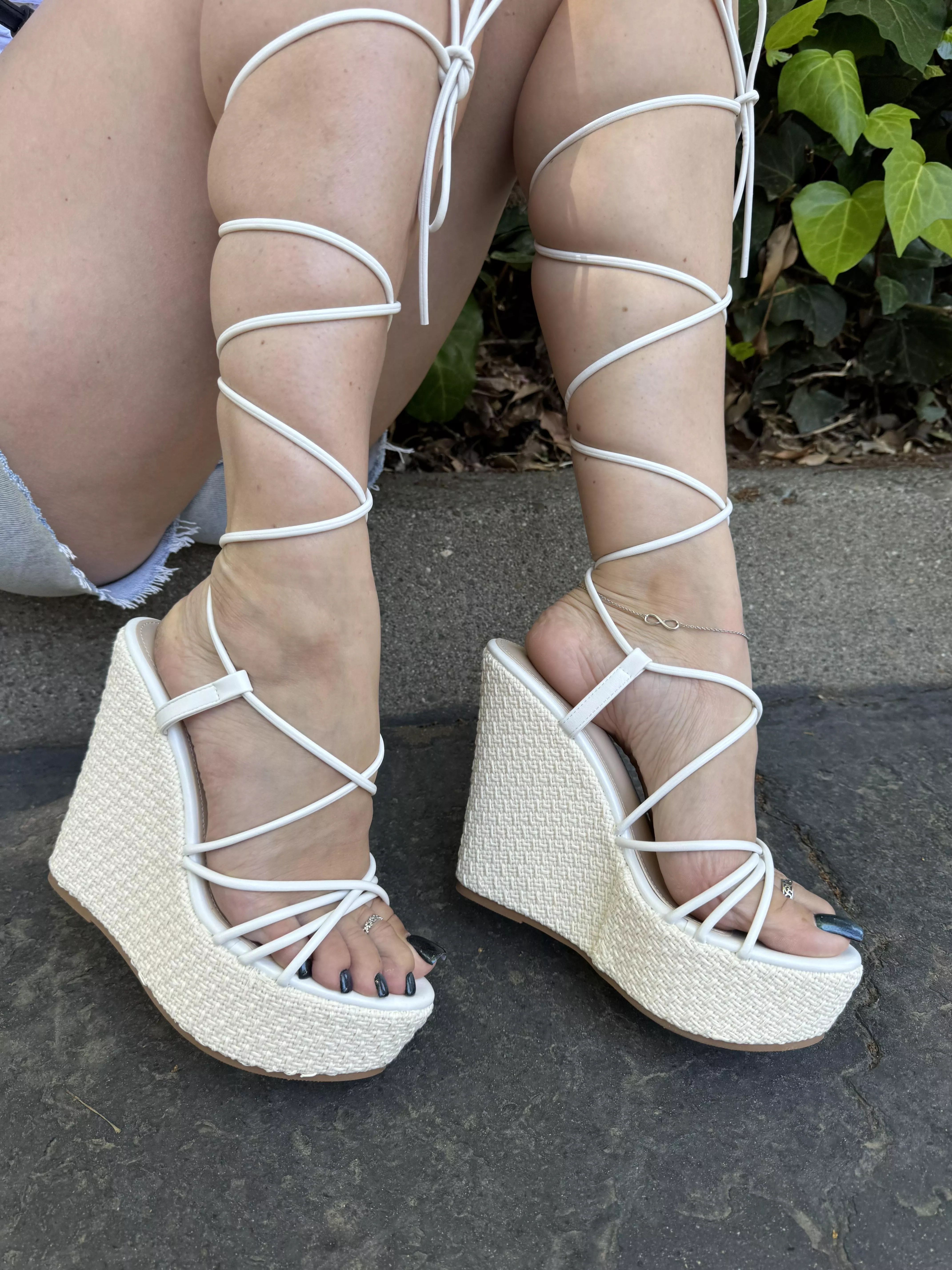 Love my white wedges 🥰