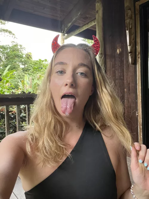 Mid girls are also hot!