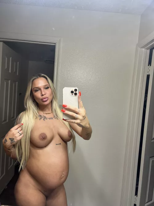 my lil bump is growing