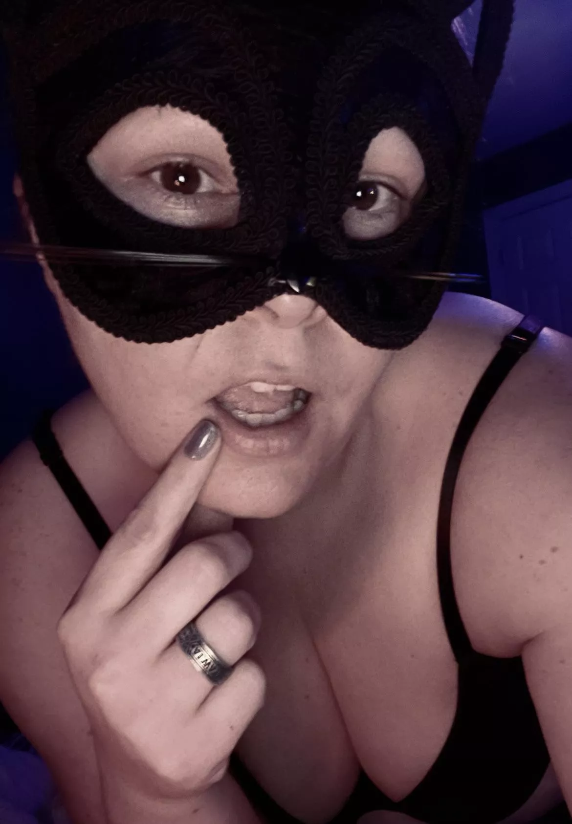 On the prowl for BWC. Must be ok with small group 😈