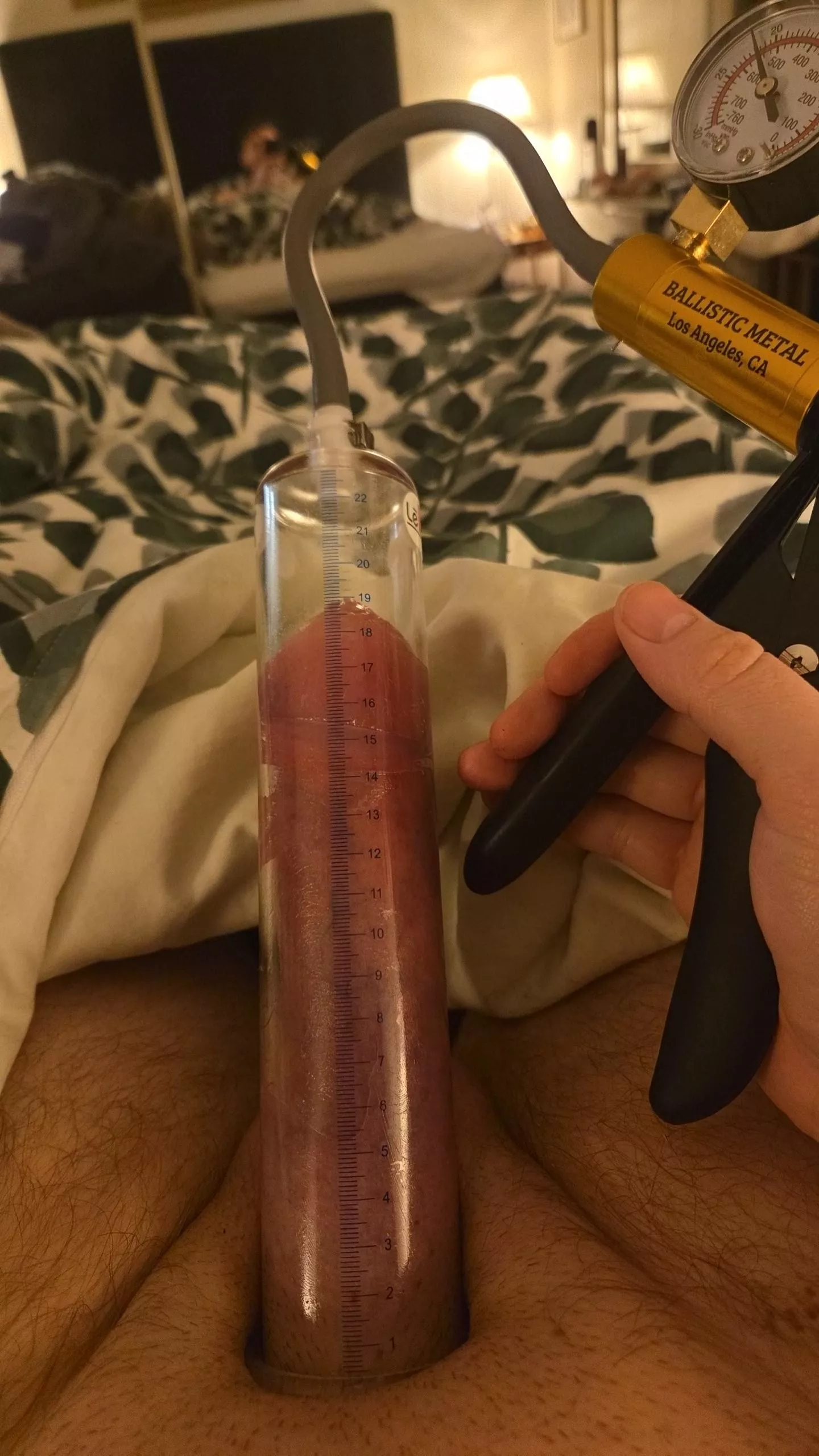 Penis stretching tonight. Feels really good pumping the dick and stretching it 🥰