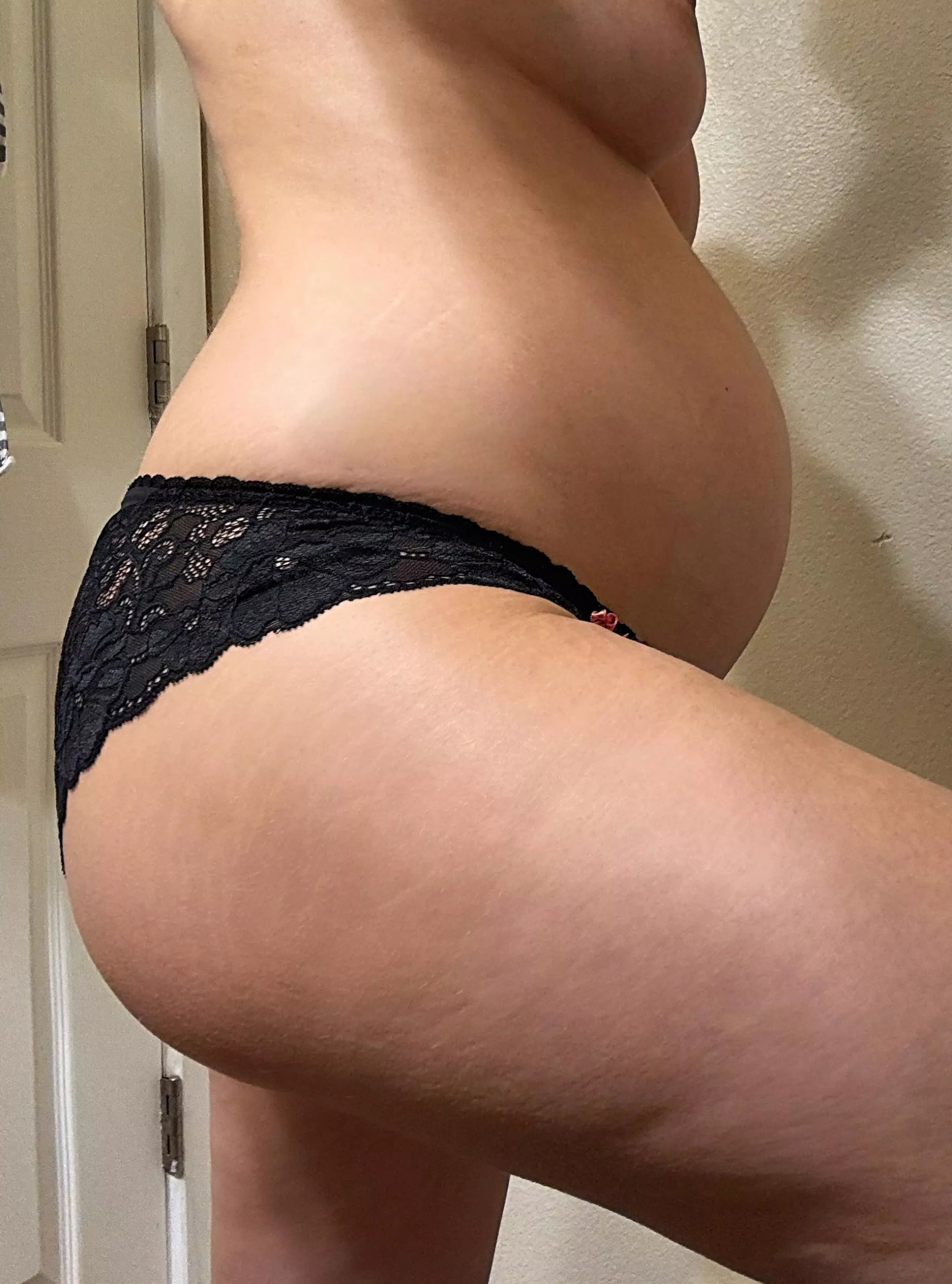 Preggo lovers, I have some cute panties up for grabs 😈 
