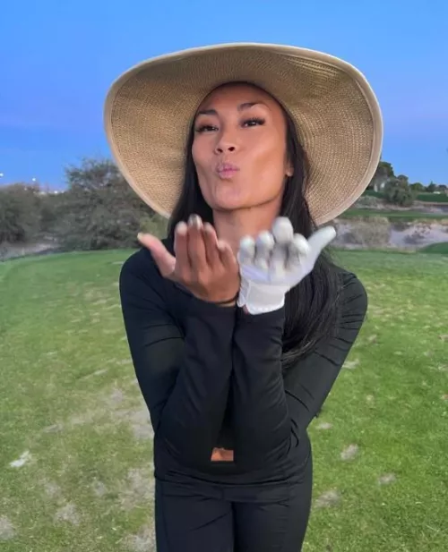 Scoring in more ways than one. 🏌️‍♀️