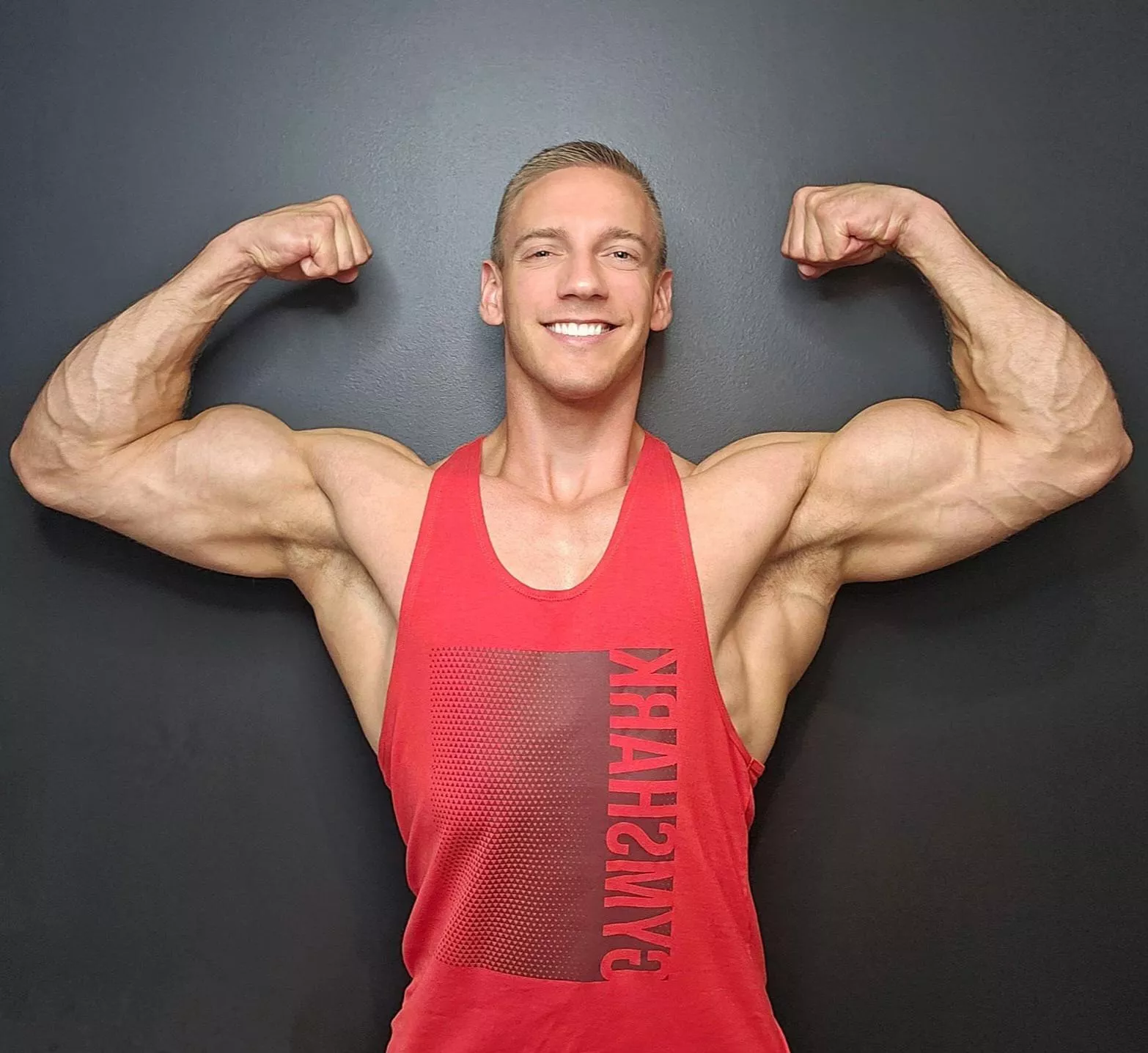 Smile on, bicep up. How does this look? 💪🏼..