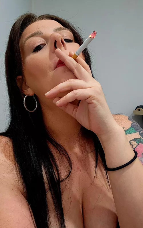 Smoking on my first pack of the day... just for you 😘🚬
