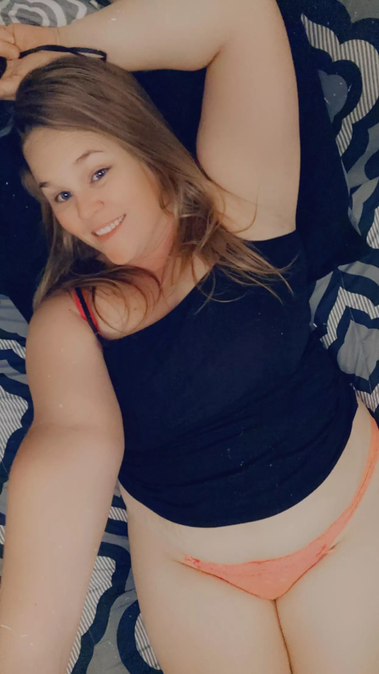 Spend the weekend with a thick milf. Dm me for pricing