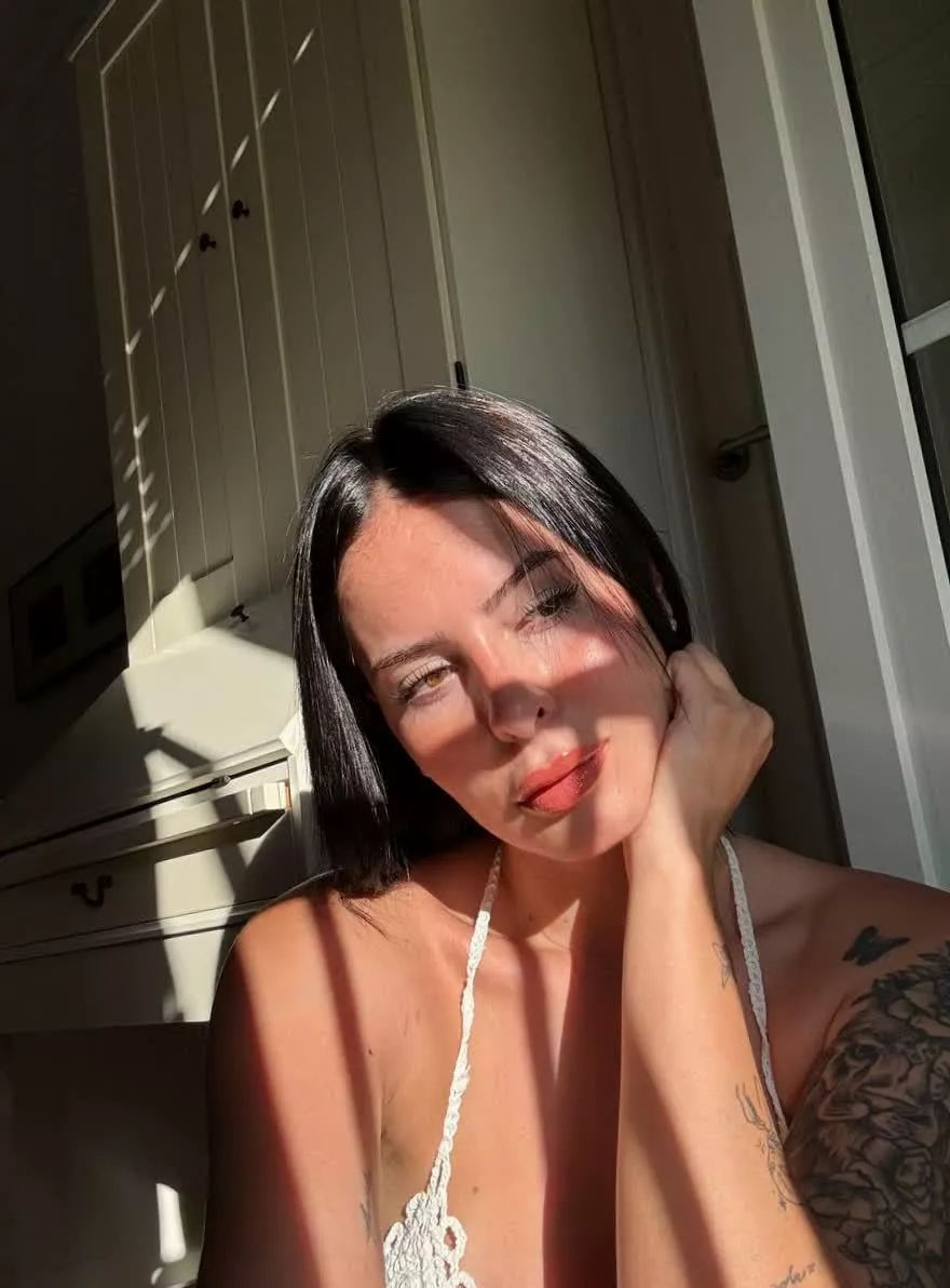 Tell me your favorite flirting tricks in the comments!