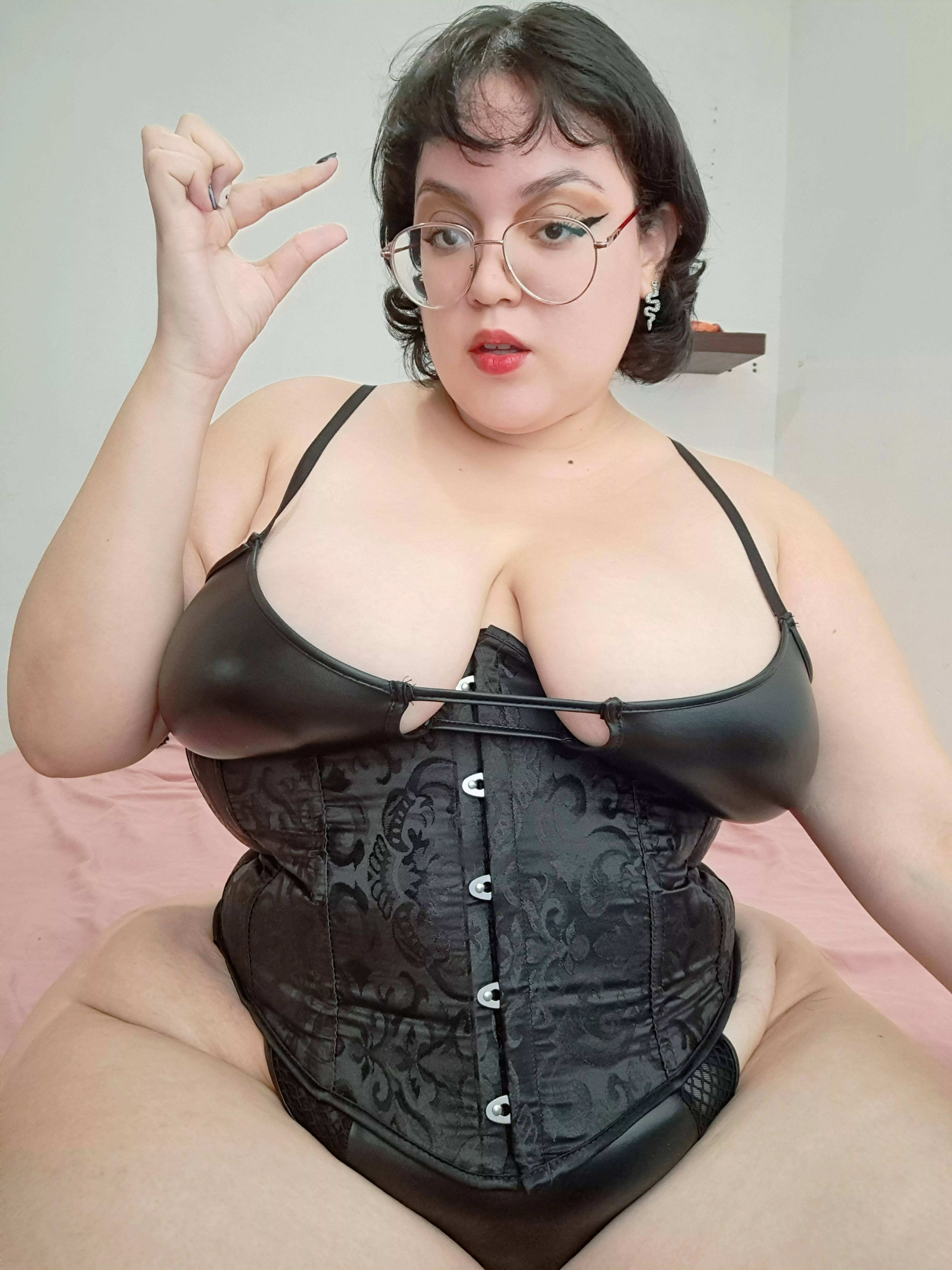 There's nothing like humilliating a little tiny, pathetic cock from a loser like you when I'm on a bad mood 😂