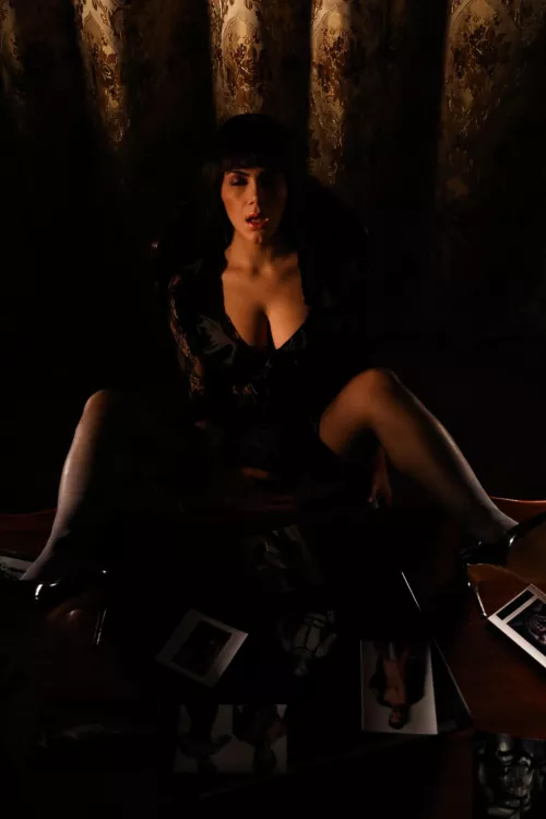 This beauty is so sexy glowing even in the dark