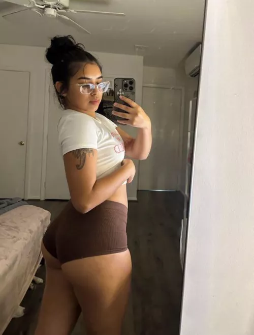 This pussy is fat and pink😩😩