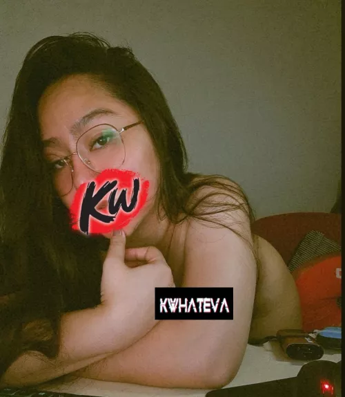 Work work work. 😵 Medyo naiinggit ako ng slight sa mga pumaparty tonight. 😮‍💨 Oh well, bawi nalang sa weekend. (F)🥰🥳