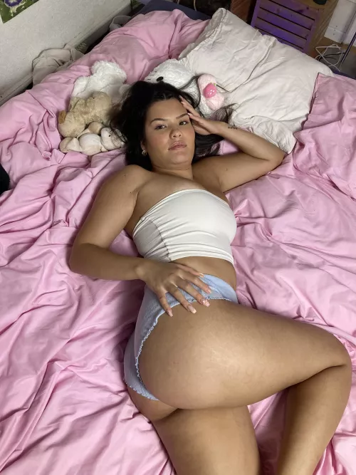 would u do it with a 19 yo whos inexperienced and asian by roots