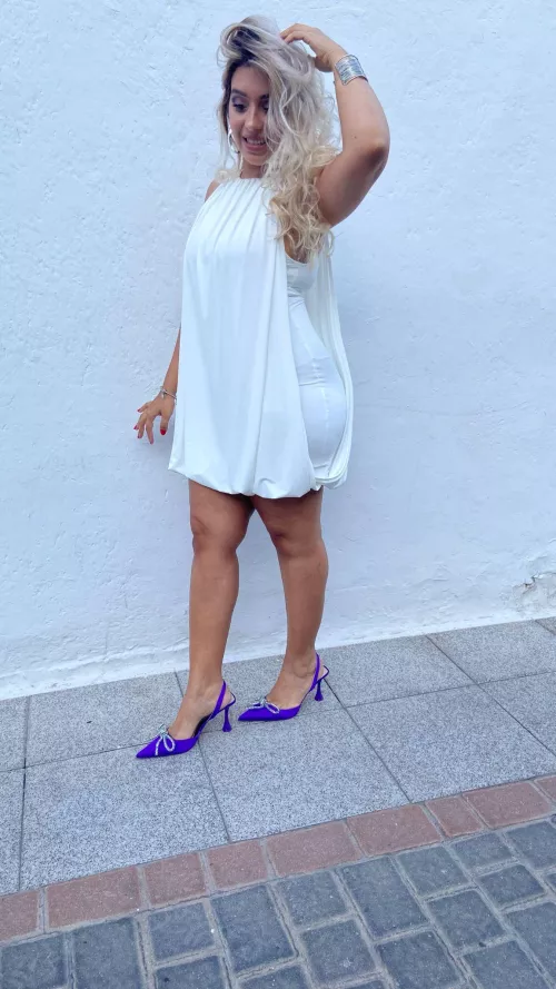 ❤️Yes with 25 yrs old, married, is that a problem?❤️ ⭐️⭐️⭐️