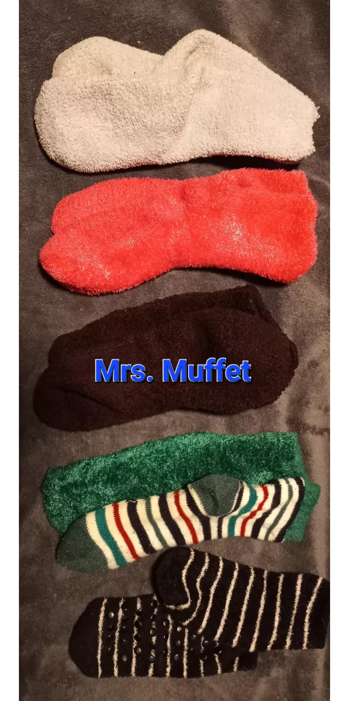 You find my socks in the hamper. Which pr are u gonna make a hott mess of?