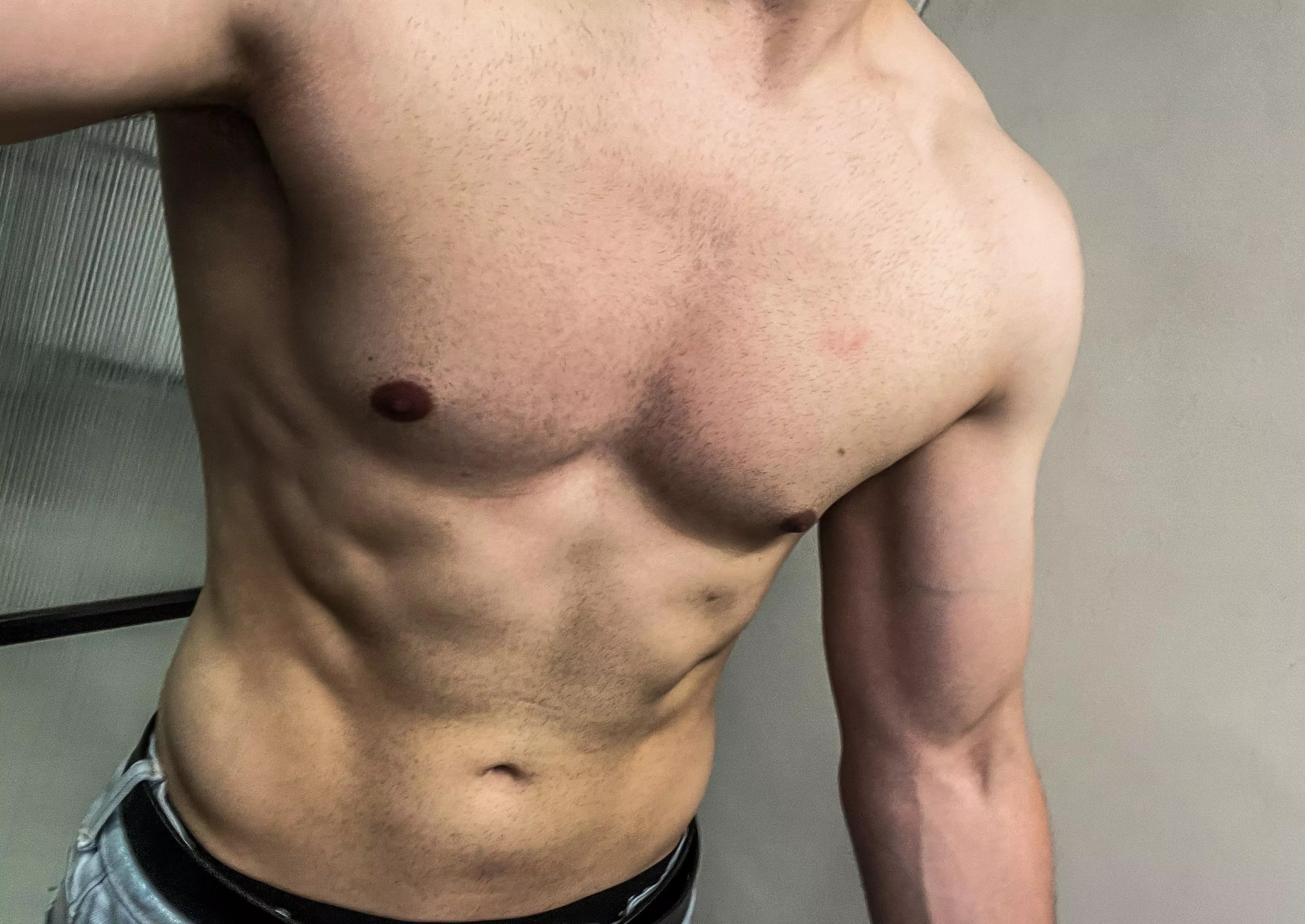 [22] working on these abs