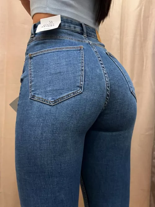 After a long battle I've managed to squeeze my ass in. Had to capture this glorious moment