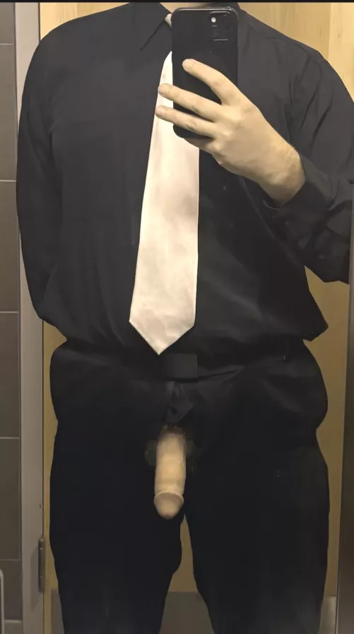 Before meeting  Redditor in the Starbucks bathroom 