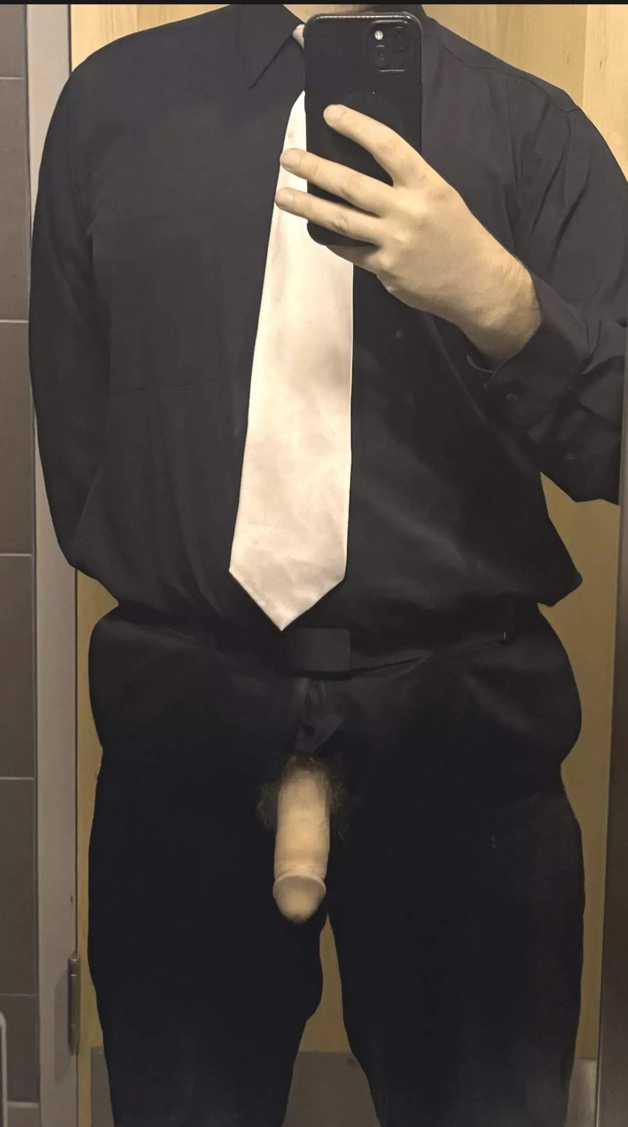 Before meeting  Redditor in the Starbucks bathroom 