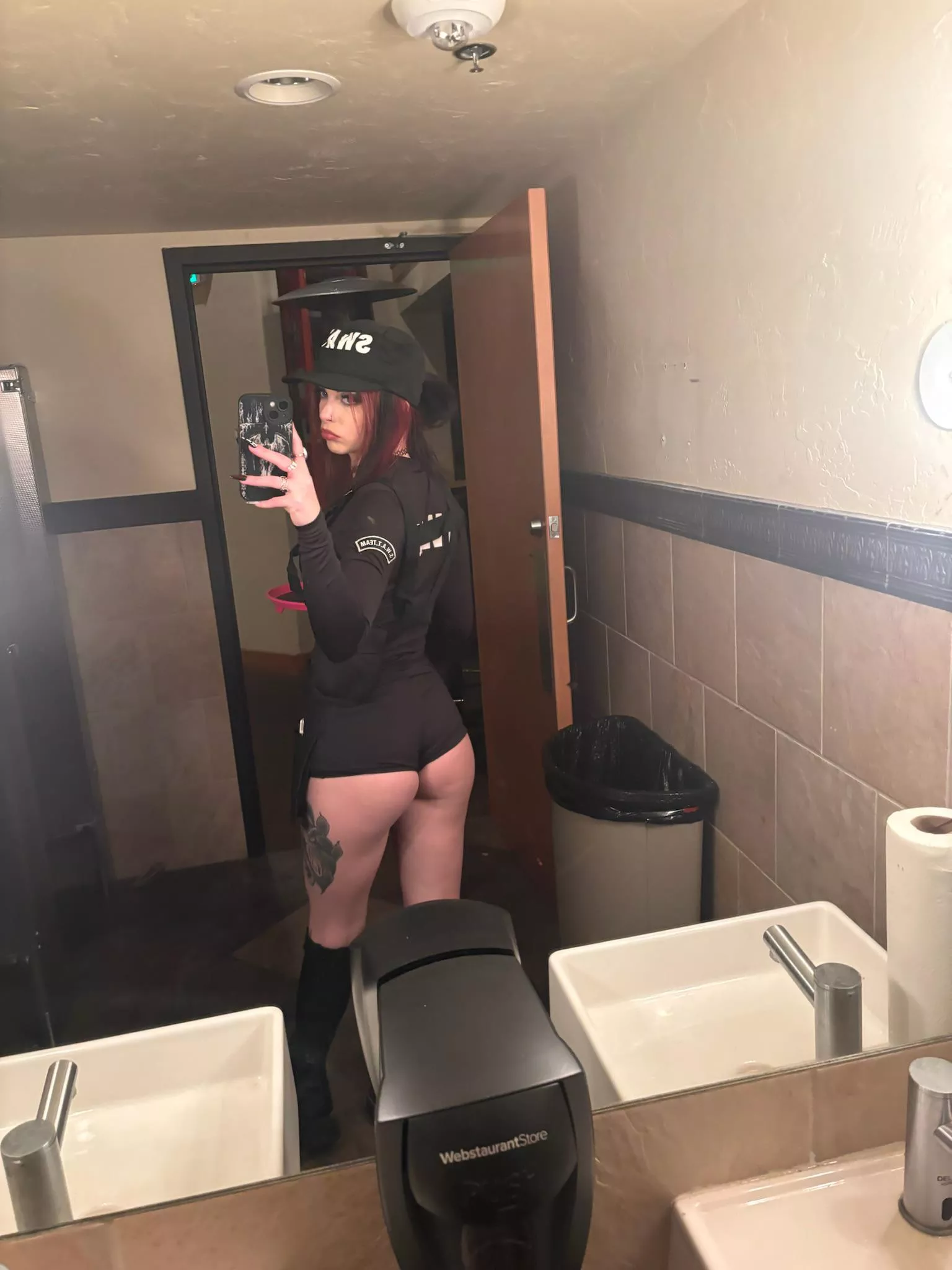 bend me over & make me squirt 💦🖤