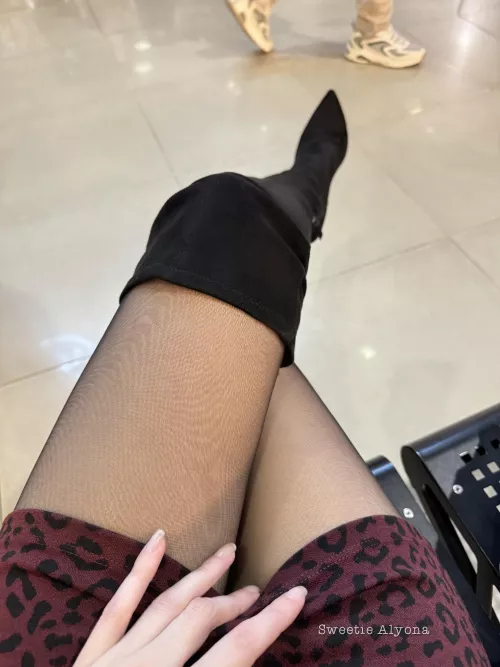 Black pantyhose mood 