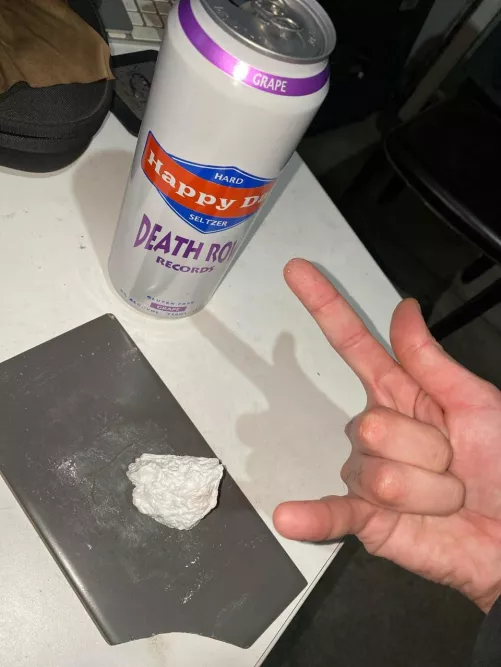 Bumps lines and beers…. Perfecto combo to feel some type of way.. and also for a good damn night ! 