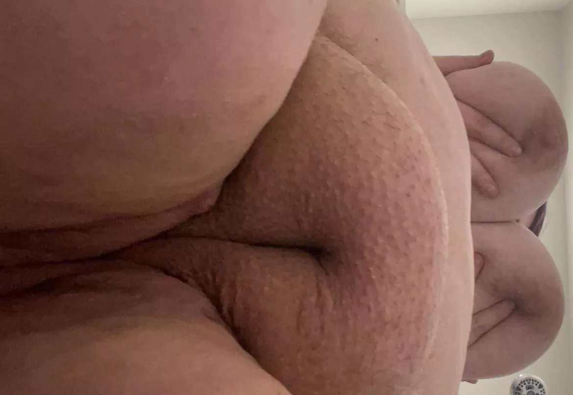 Can I sit on your face and take bong rips?❤️🥰