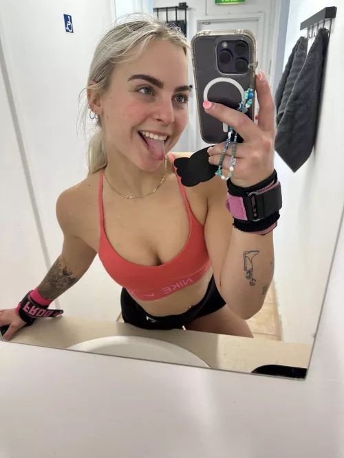 Come fuck me after the gym I still have a little energy