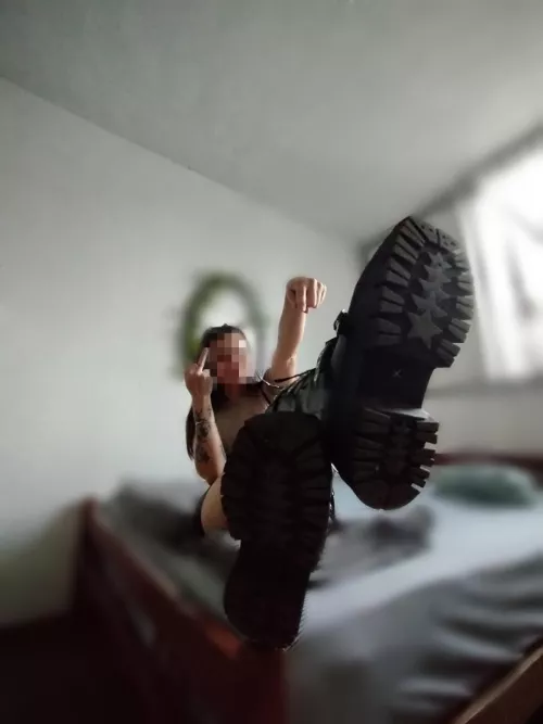 Come on paypig please me like I deserve!👸🏻 This teen bratty brat wants to ruin ur whole life!