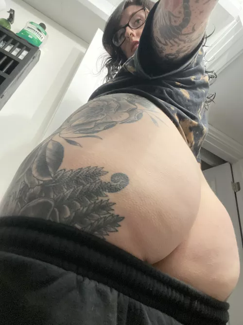 Cuddle up with this fat ass 