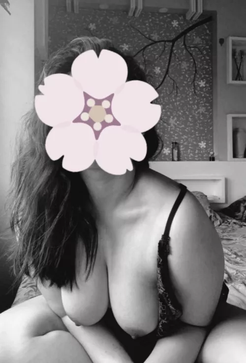 Diwali gift from my side🙈😉I think you like boobs shape (hindi preferred in reply)