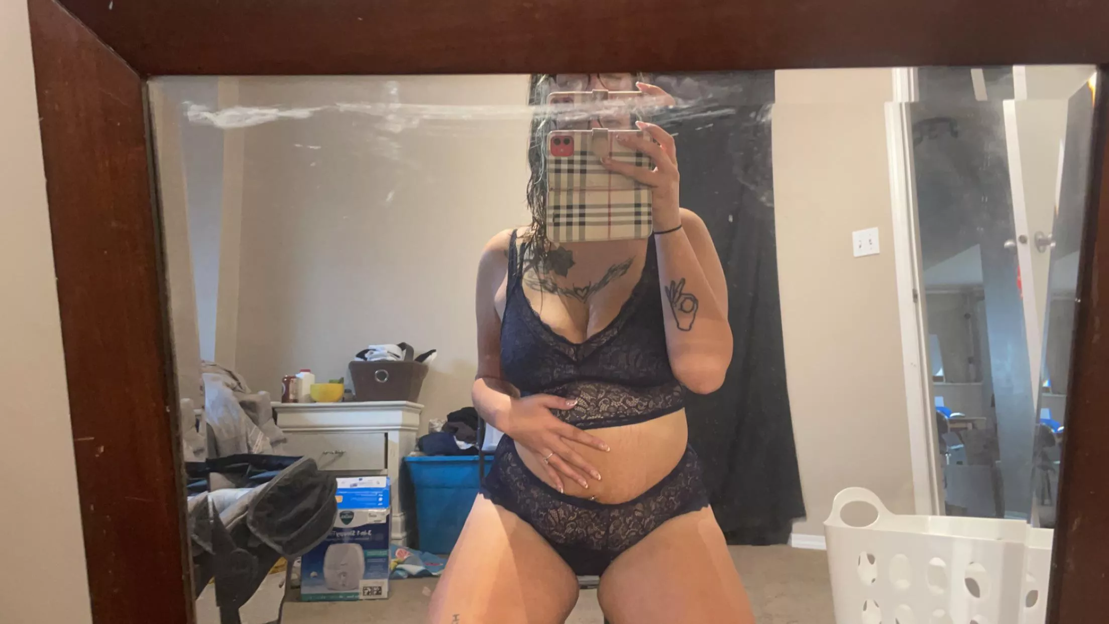 [f] this is me tonight 💕 doing absolutely nothing and I love it :) 