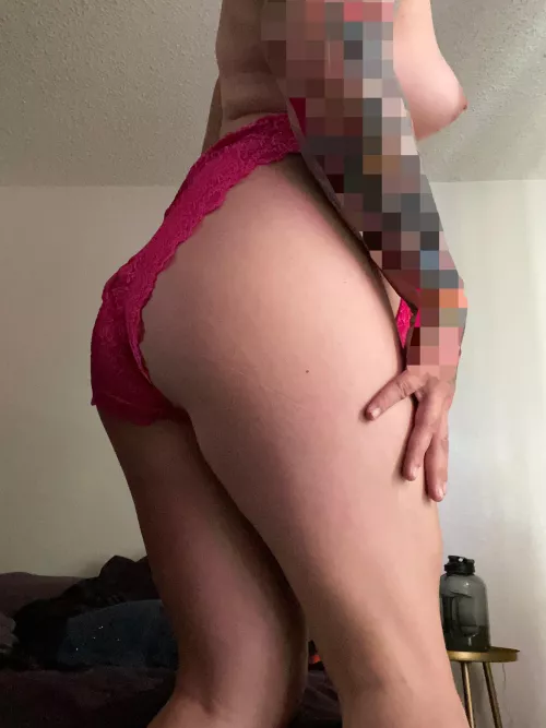 Fem boy with pretty titties sucking str8/DL 😛💦