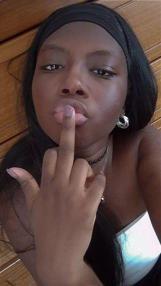 filthy thing who gets off to pretty women flipping them off... lame ! 