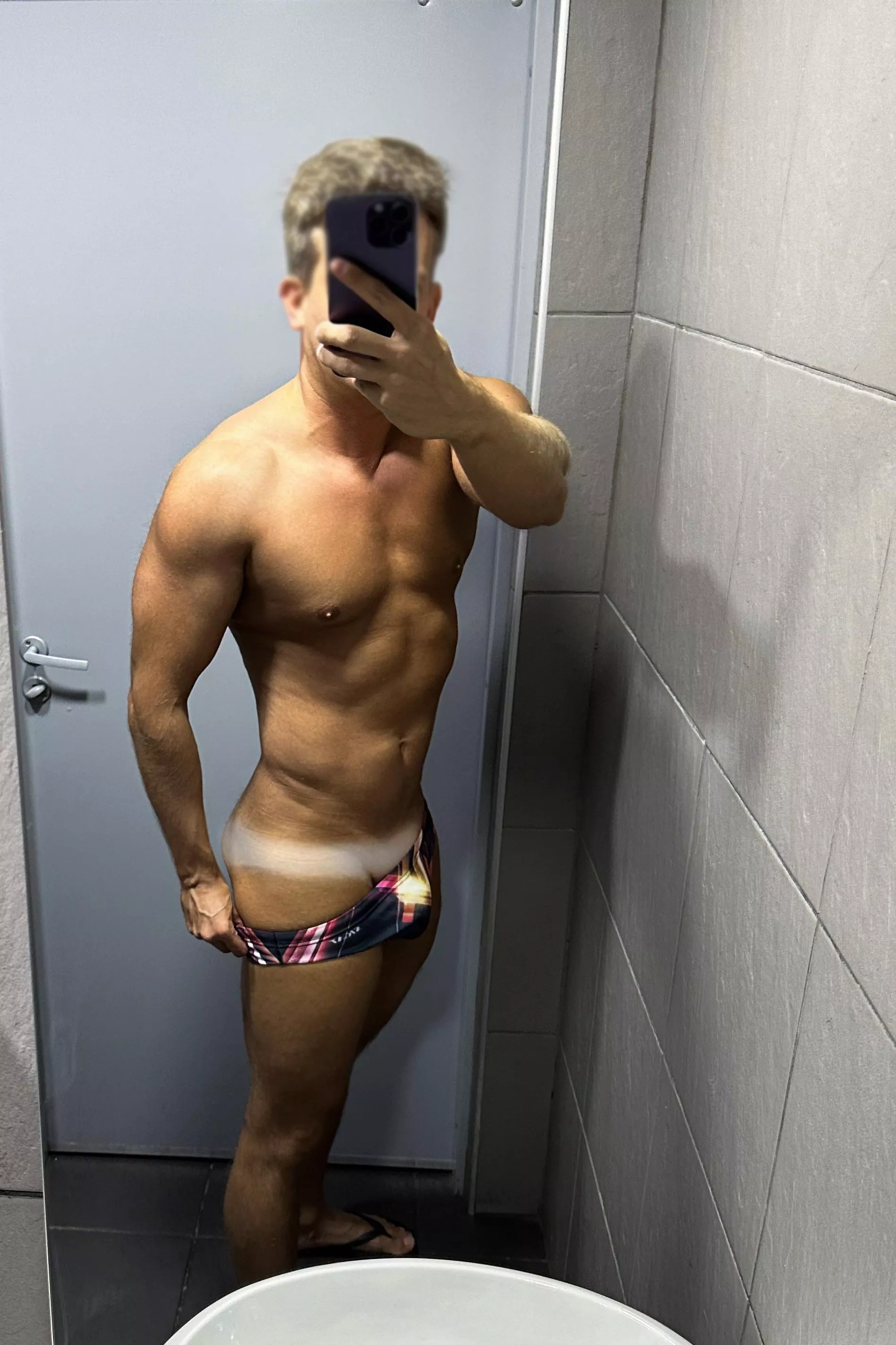 Goldenspeedo