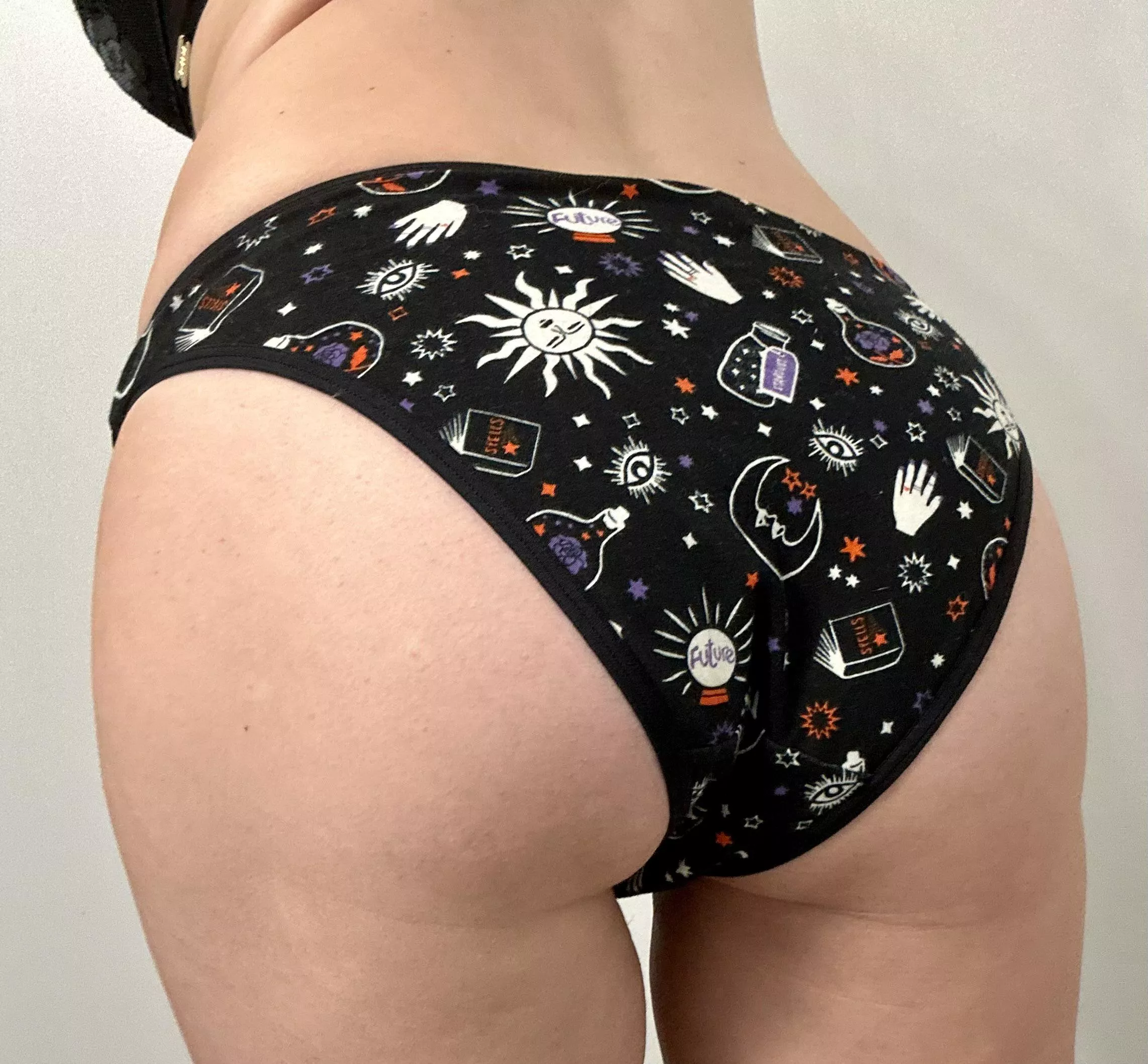 Happy Halloween! I see my panties in your future 🫱🔮🫲 Also available in a thong style! [selling]