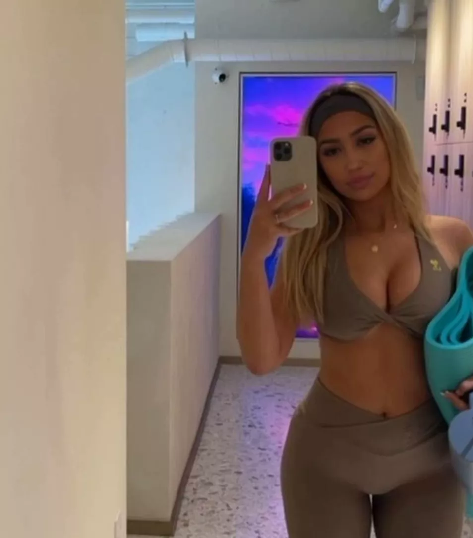 Hey there, baby, eyes over here.