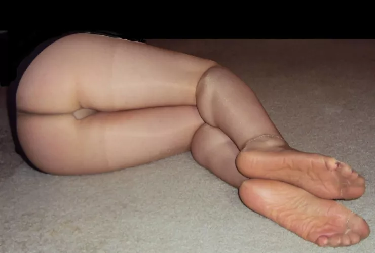 Hope u enjoy my bum, thighs and soles in delicious pantyhose ❤️‍🔥