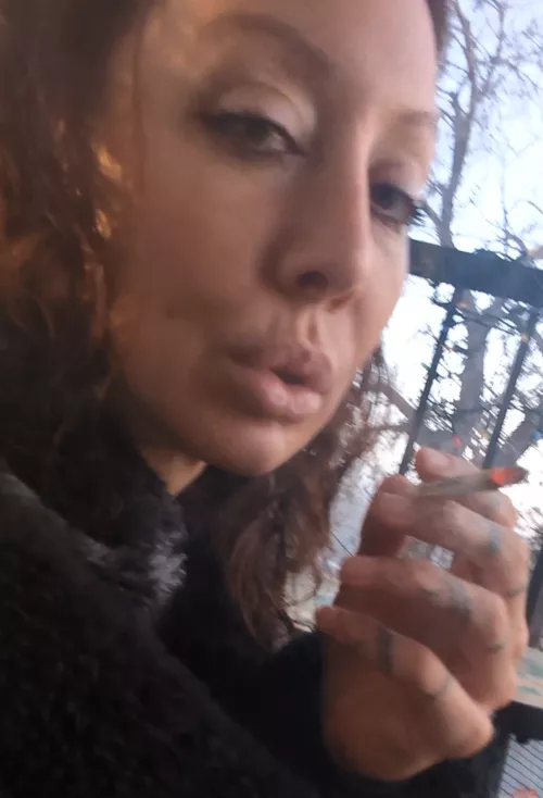 Hope your day is as smooth as this smoke 💋